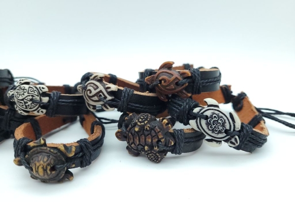 Schildkröten Tiki Kunstleder Armband schwarz
